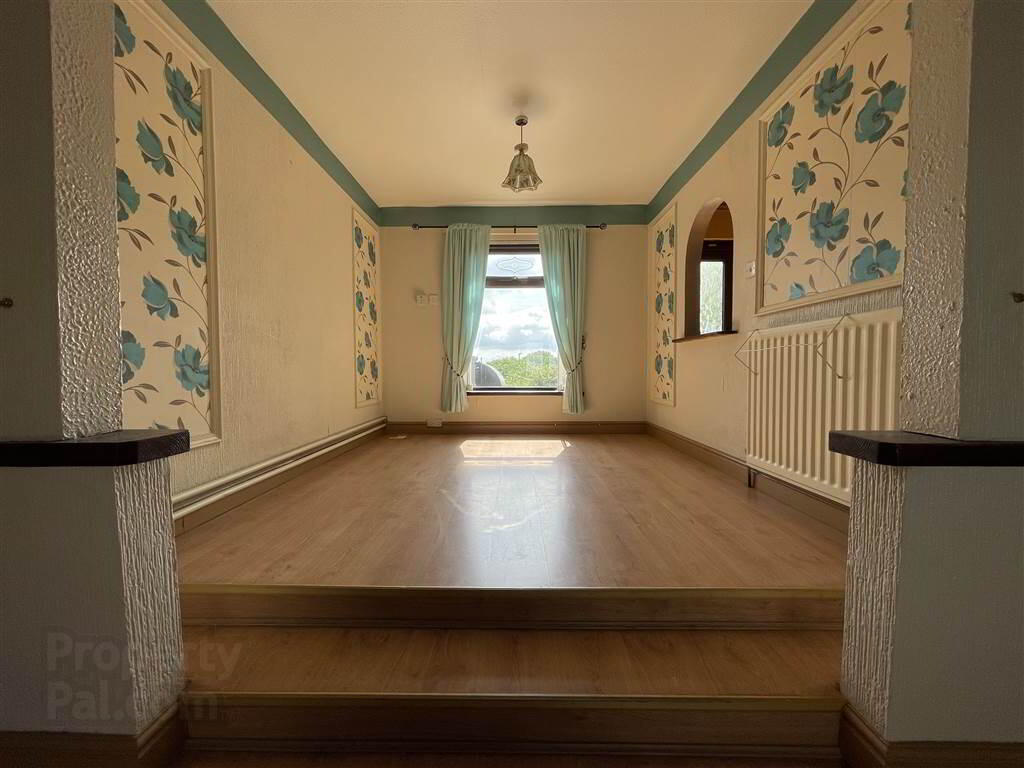 73 Wolfhill Avenue South 6 of 18