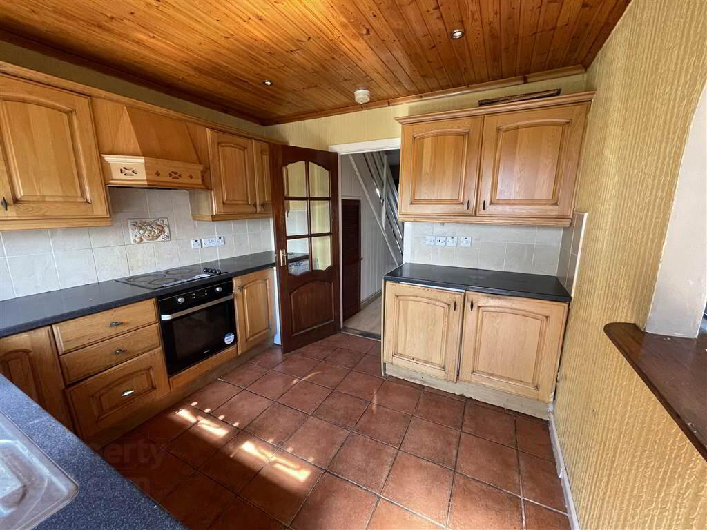 73 Wolfhill Avenue South 8 of 18