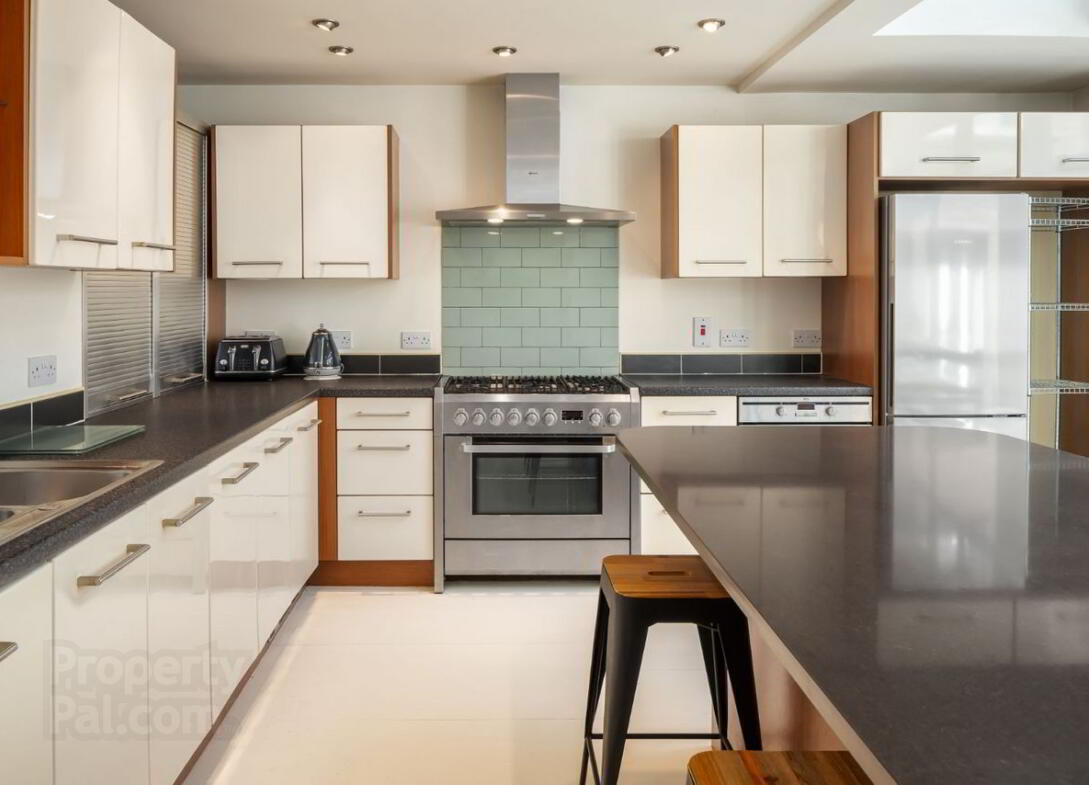 Dunroisin, 4 Lighthouse Terrace 11 of 30