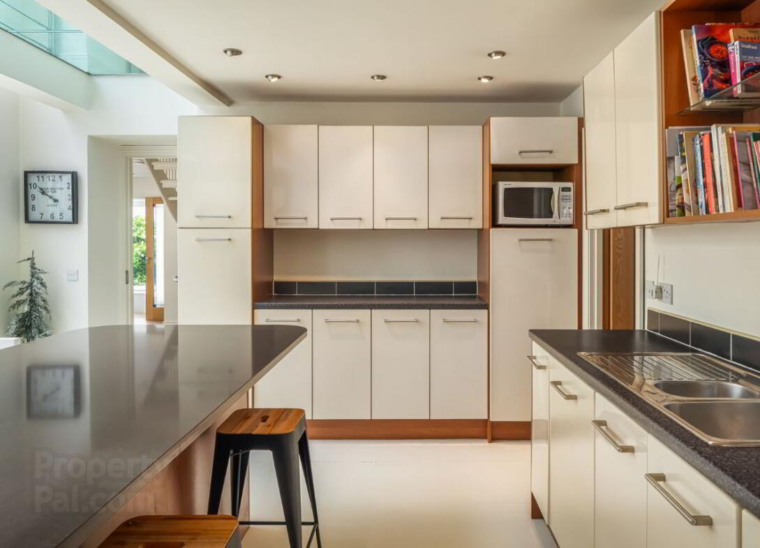 Dunroisin, 4 Lighthouse Terrace 12 of 30
