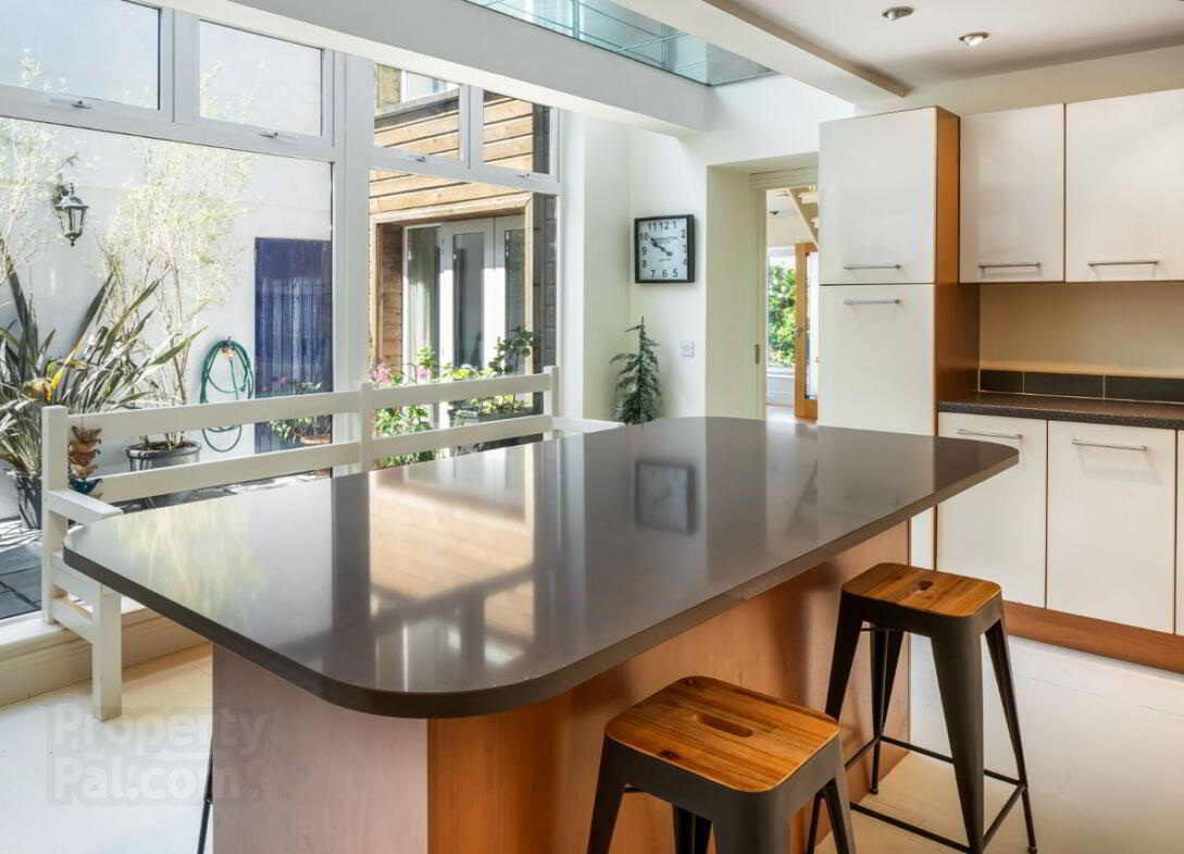 Dunroisin, 4 Lighthouse Terrace 13 of 30