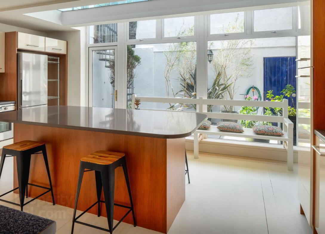Dunroisin, 4 Lighthouse Terrace 15 of 30