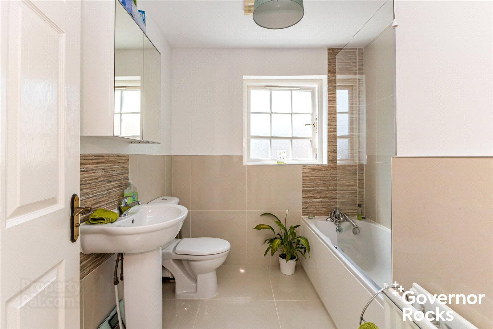 17 Manor Farm Crescent 18 of 25