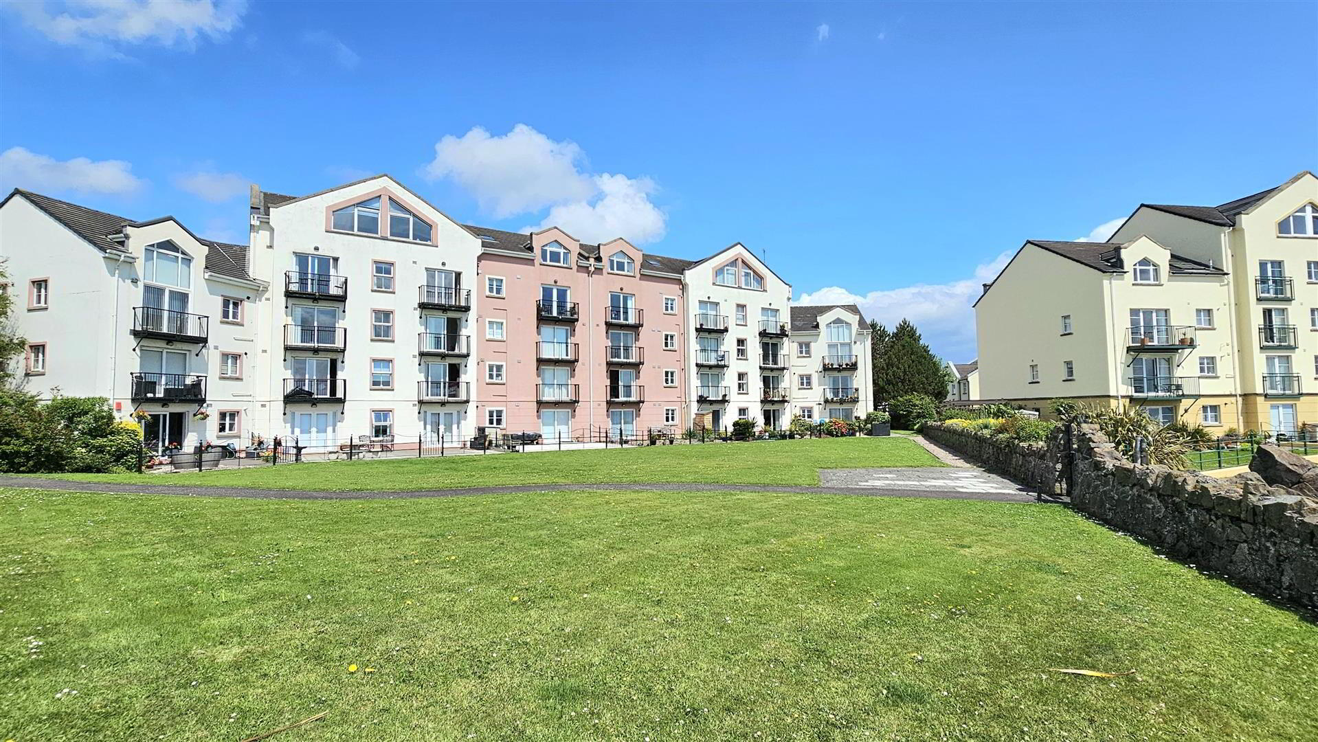 27 Castlerocklands 3 of 15