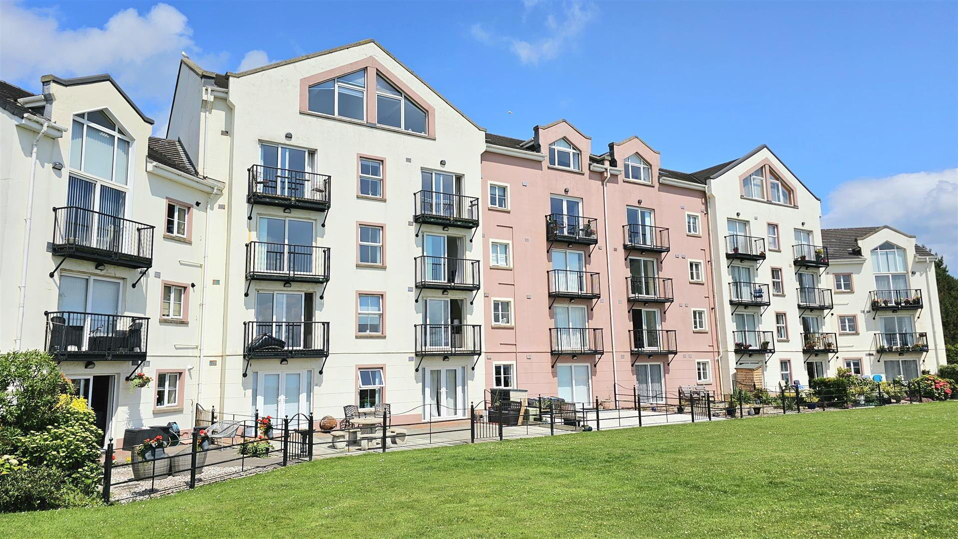 27 Castlerocklands 1 of 15