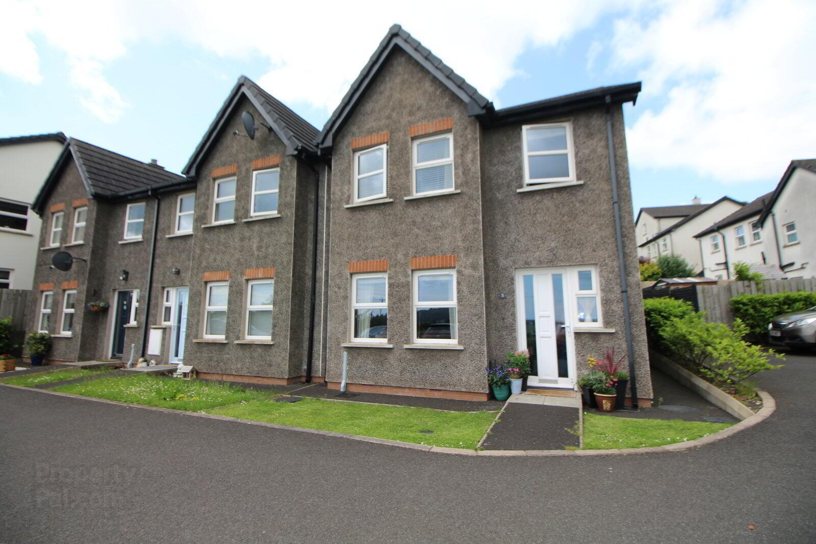 5 Leafield Court 1 of 11
