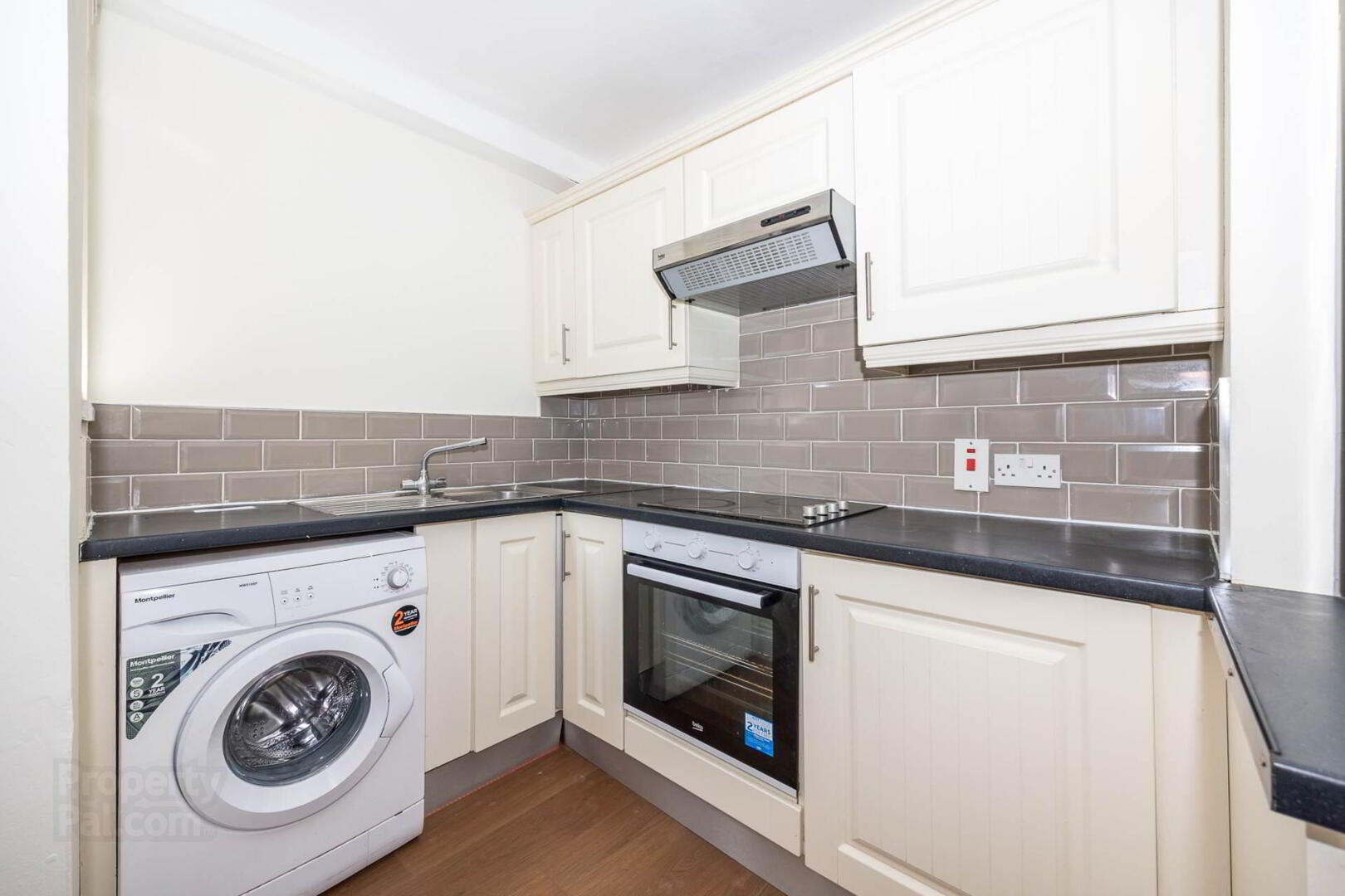 28b Bettyglen 5 of 14