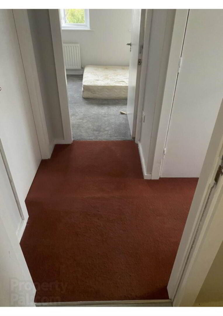 2 Elmfield Way Upstairs 5 of 8
