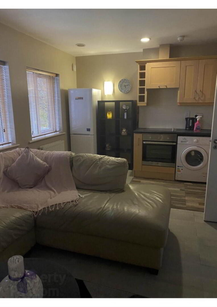 2 Elmfield Way Upstairs 8 of 8