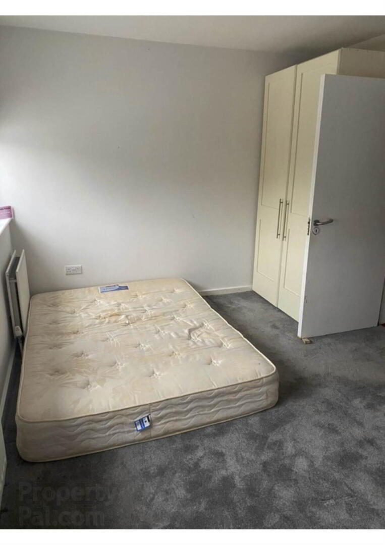 2 Elmfield Way Upstairs 3 of 8