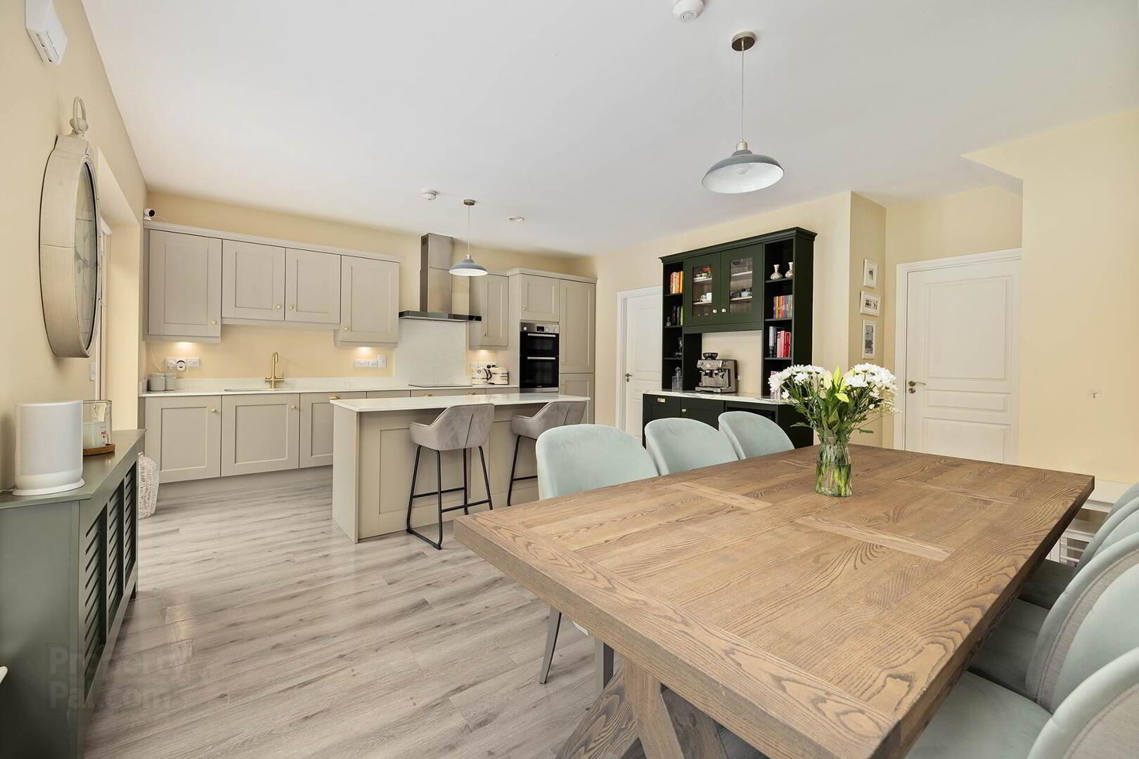 26 Somerton Avenue 6 of 31