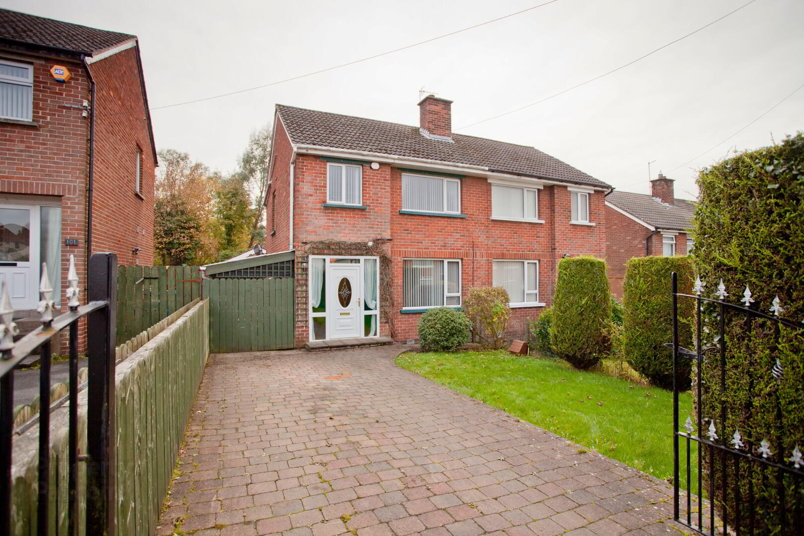 99 Roddens Crescent 1 of 20