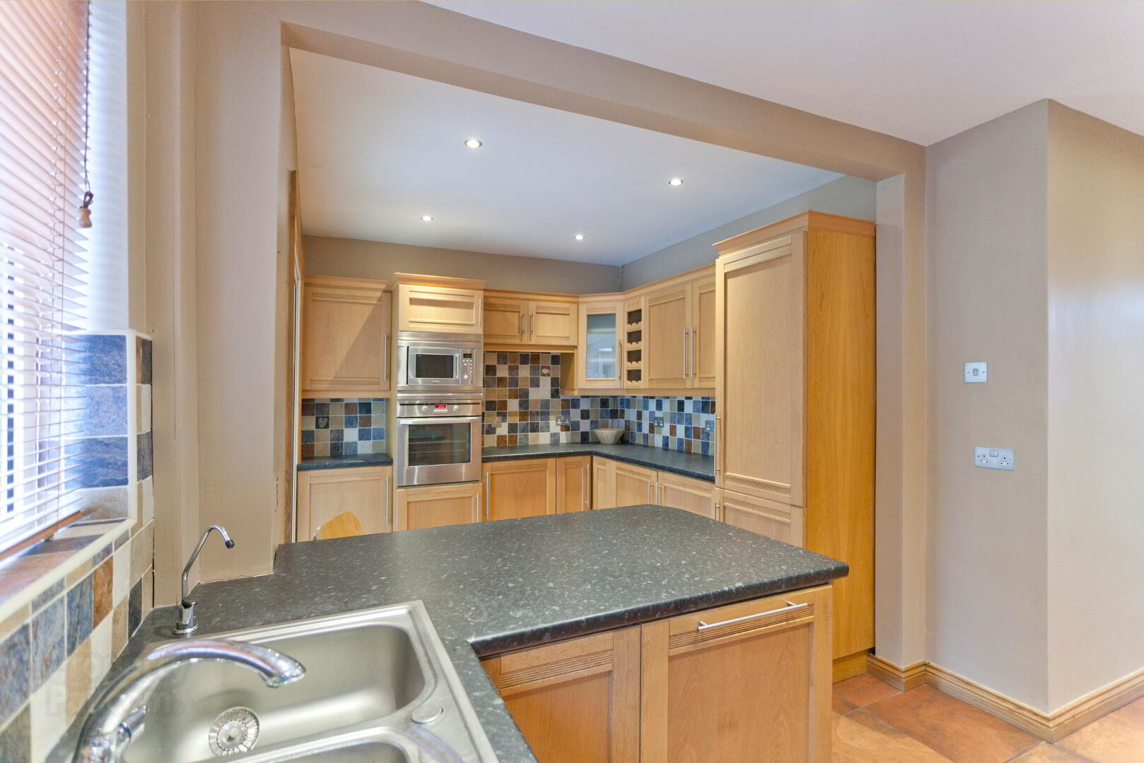 99 Roddens Crescent 5 of 20