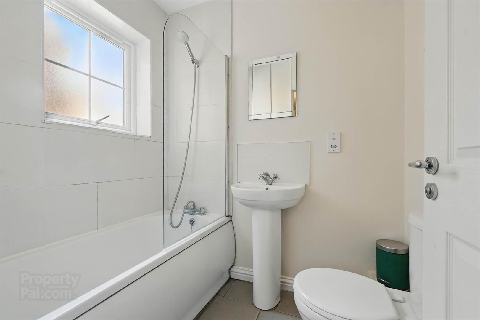 24 Ashley Courtyard, 1a Fane Street 10 of 13
