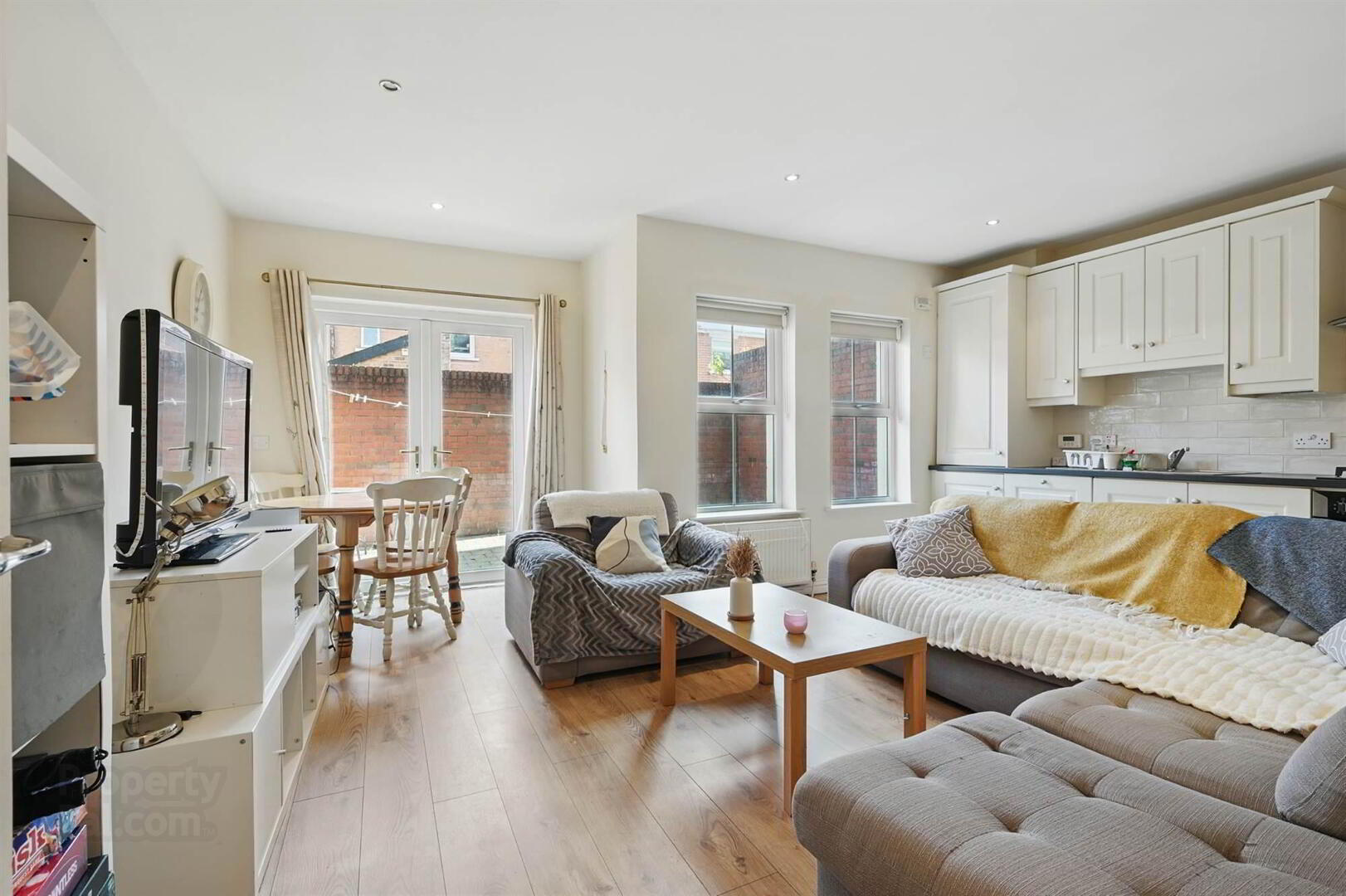 24 Ashley Courtyard, 1a Fane Street 3 of 13
