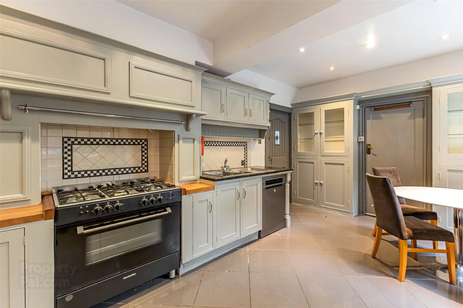 6 Upper Malone Road 15 of 40