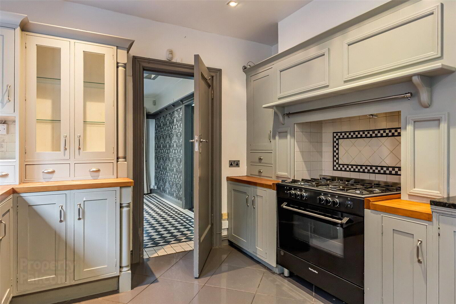 6 Upper Malone Road 18 of 40