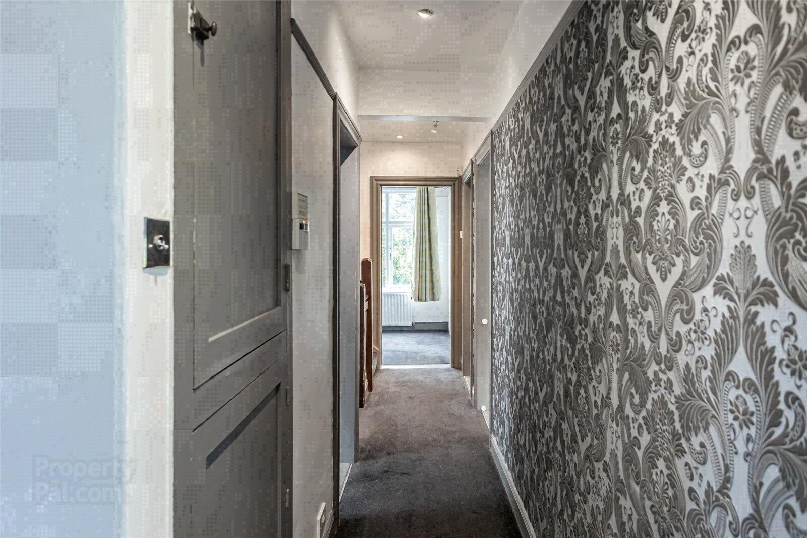 6 Upper Malone Road 29 of 40