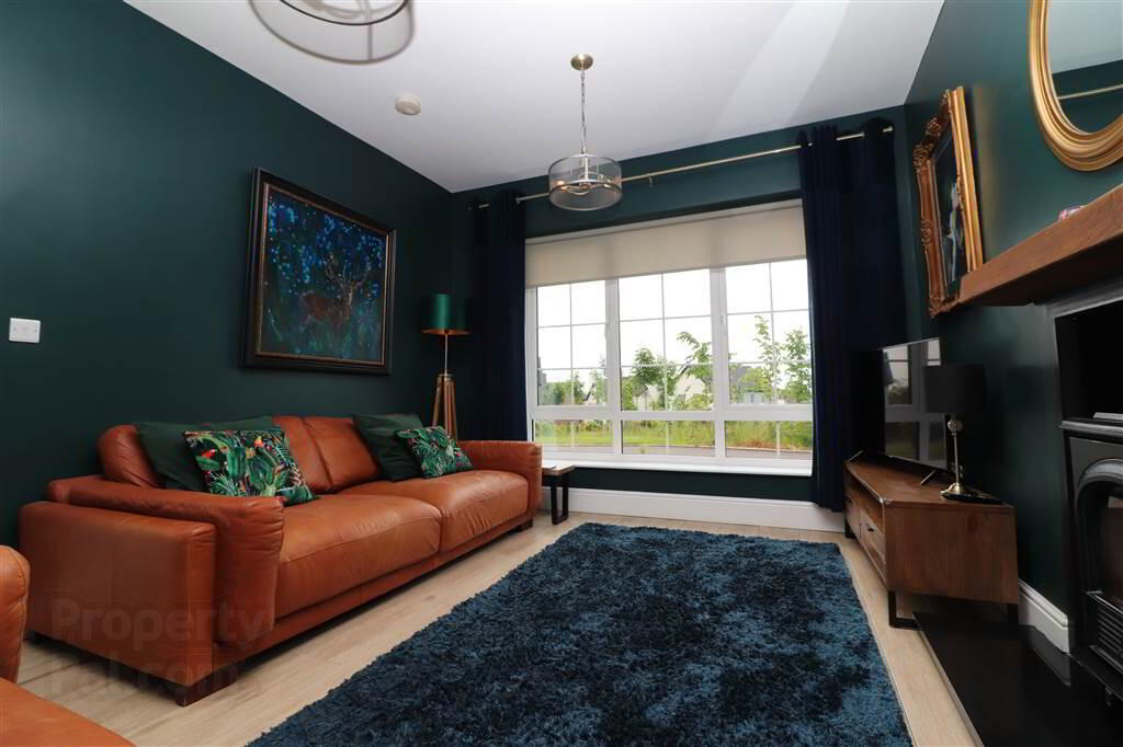 16 Fairfields Manor 6 of 24