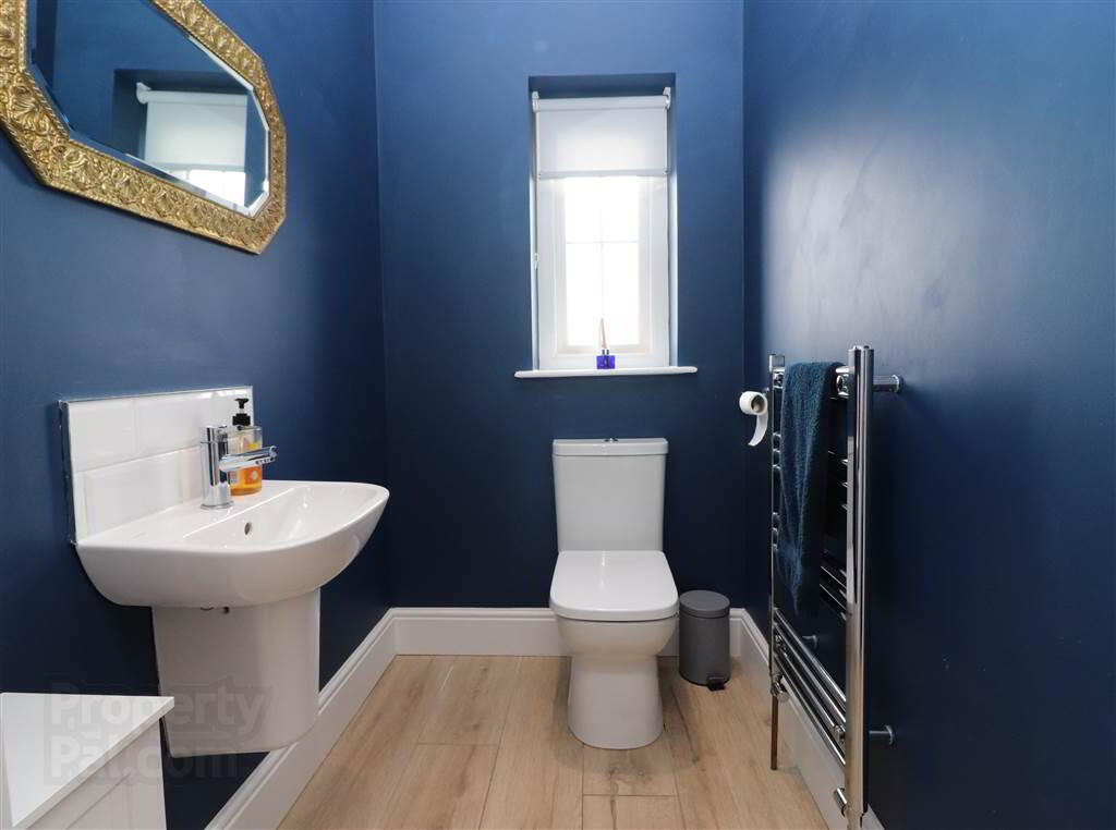 16 Fairfields Manor 3 of 24