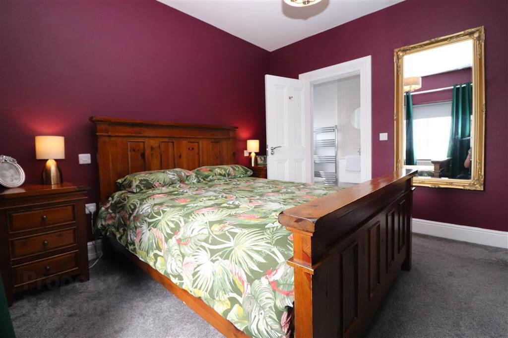 16 Fairfields Manor 12 of 24