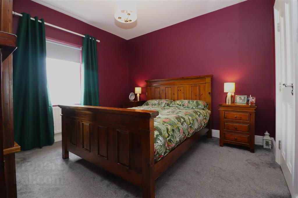 16 Fairfields Manor 13 of 24