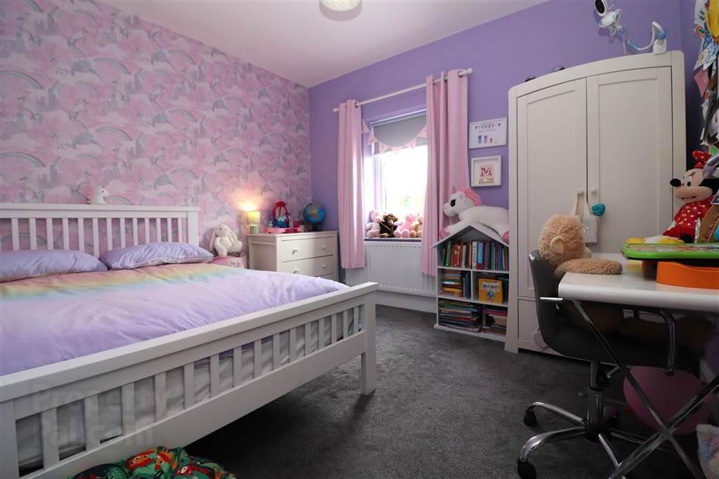 16 Fairfields Manor 15 of 24