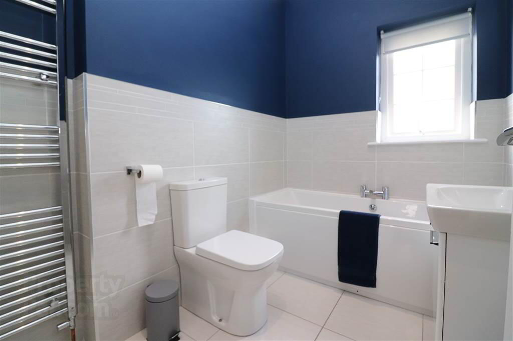 16 Fairfields Manor 18 of 24