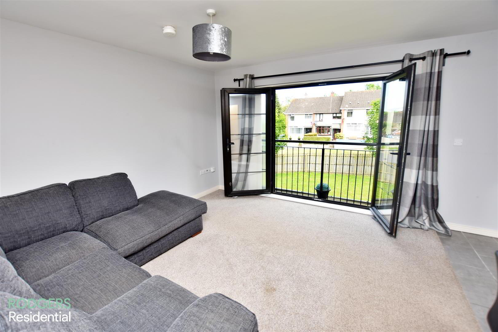 Apt 6, 92 Kinross Avenue 4 of 11
