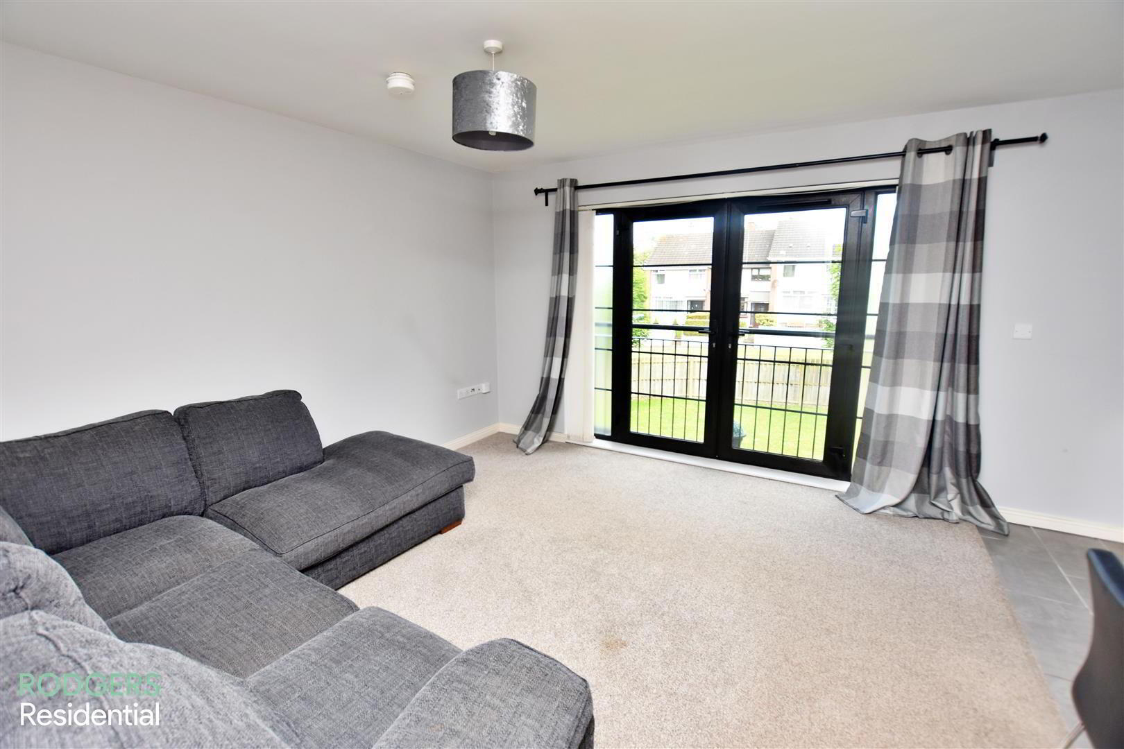 Apt 6, 92 Kinross Avenue 3 of 11