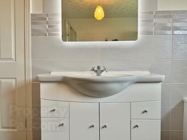 54 Woodvale Road 24 of 35