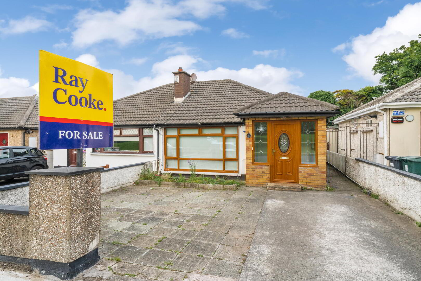 32 Oakcourt Park 1 of 21