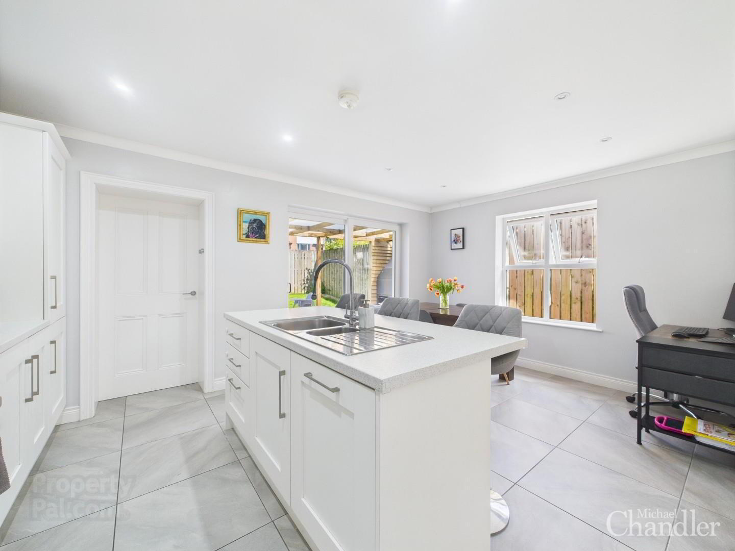 4b Woodbreda Crescent 5 of 18