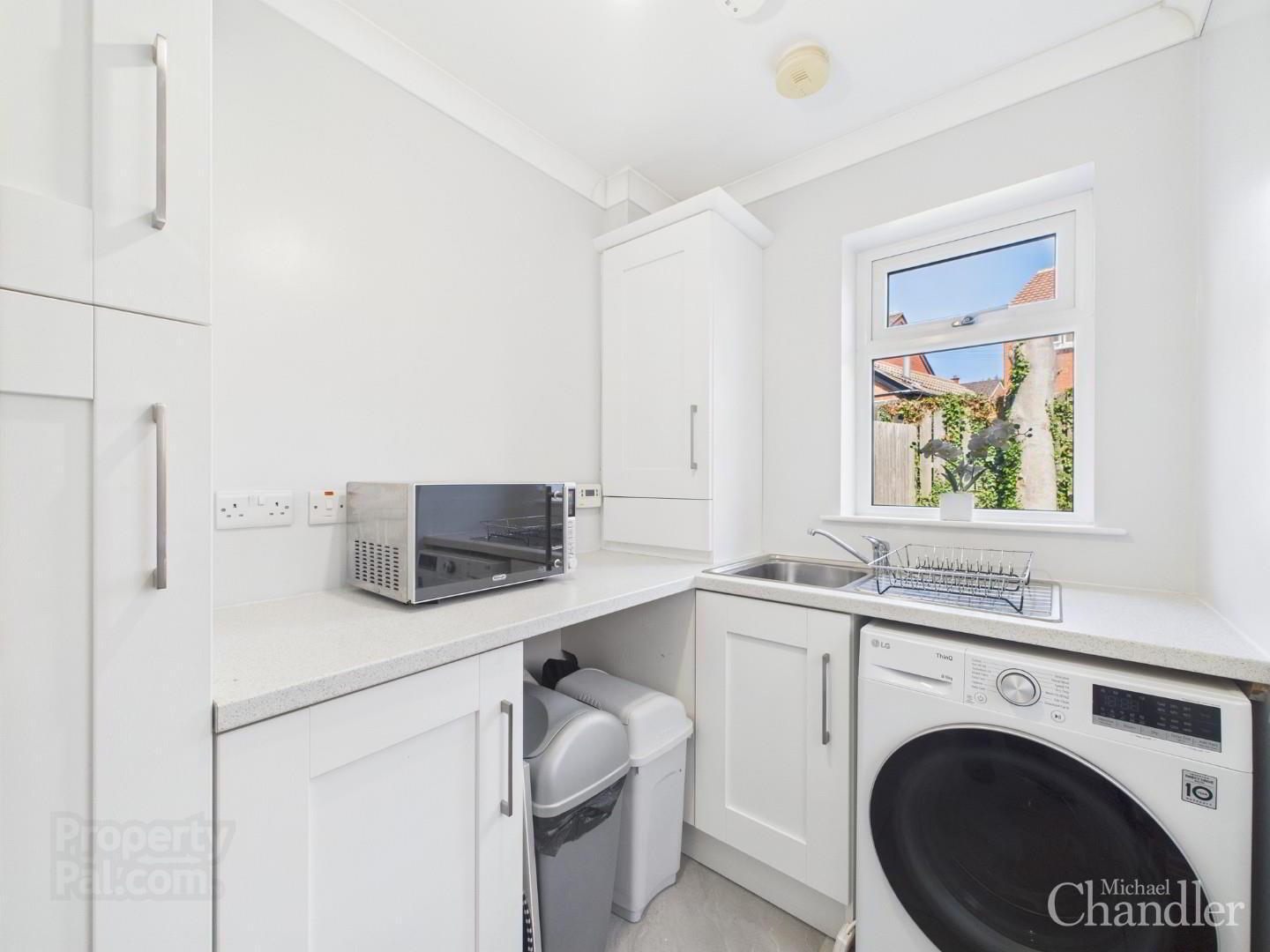 4b Woodbreda Crescent 8 of 18