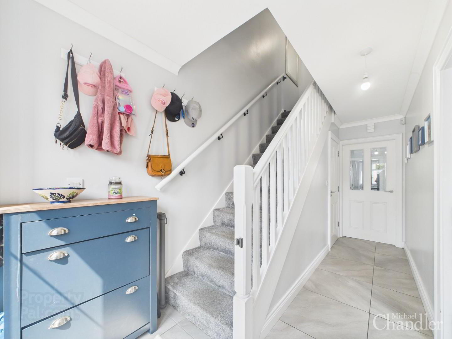 4b Woodbreda Crescent 2 of 18