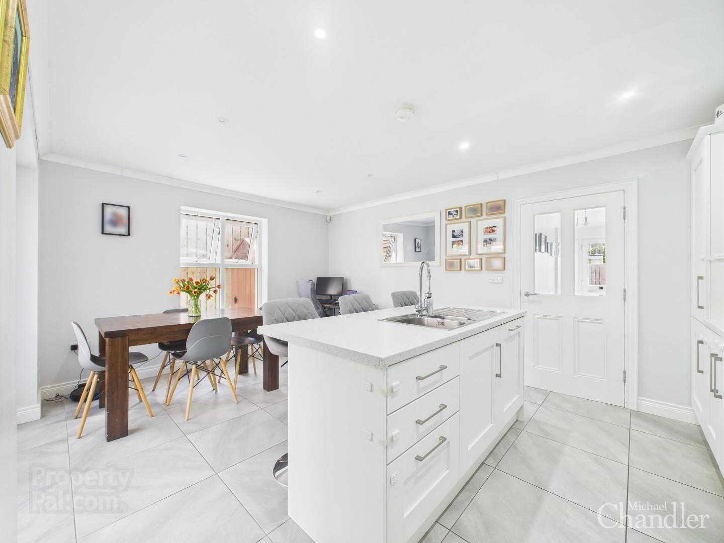 4b Woodbreda Crescent 7 of 18