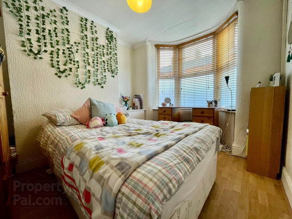 20 Sandhurst Gardens 4 of 7