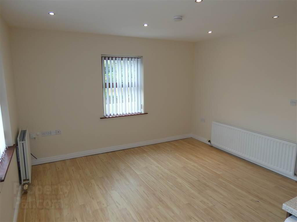 10 Aylesbury Court 4 of 12