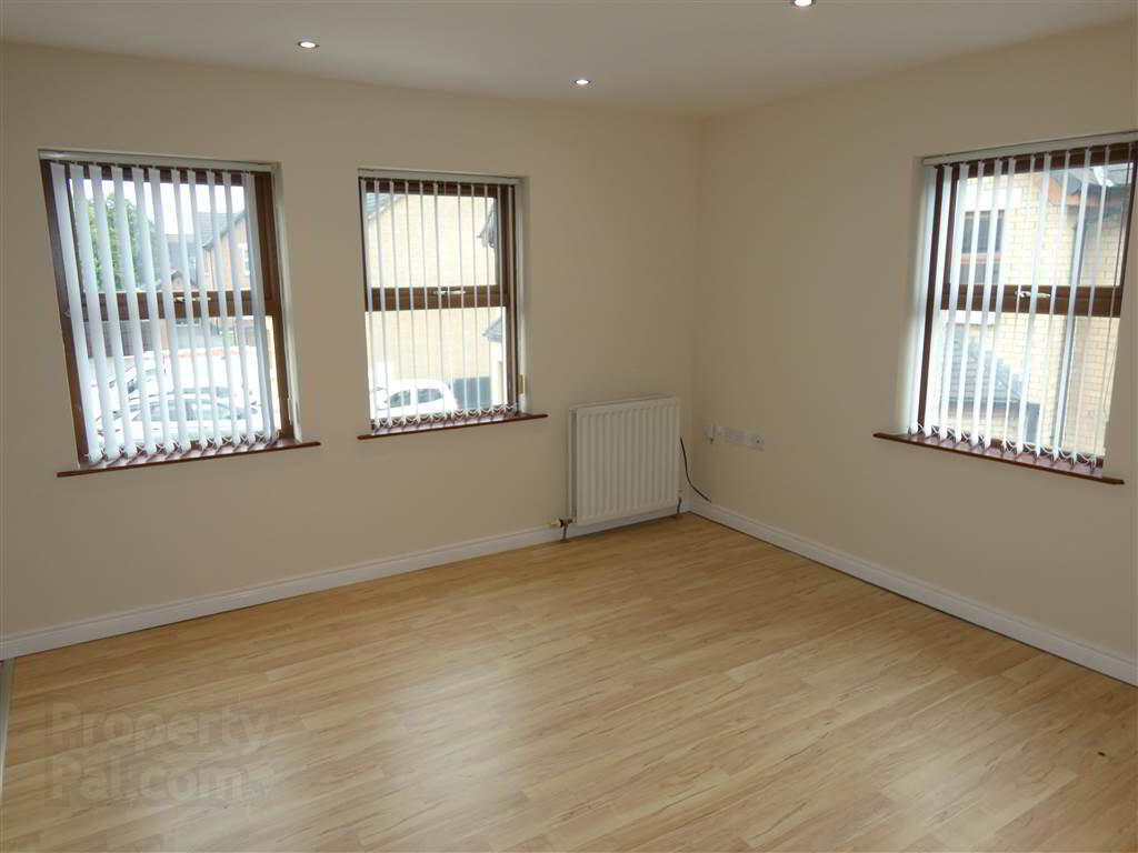 10 Aylesbury Court 3 of 12
