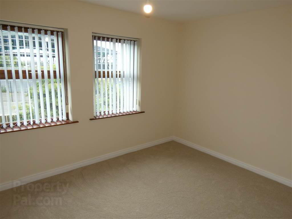 10 Aylesbury Court 8 of 12