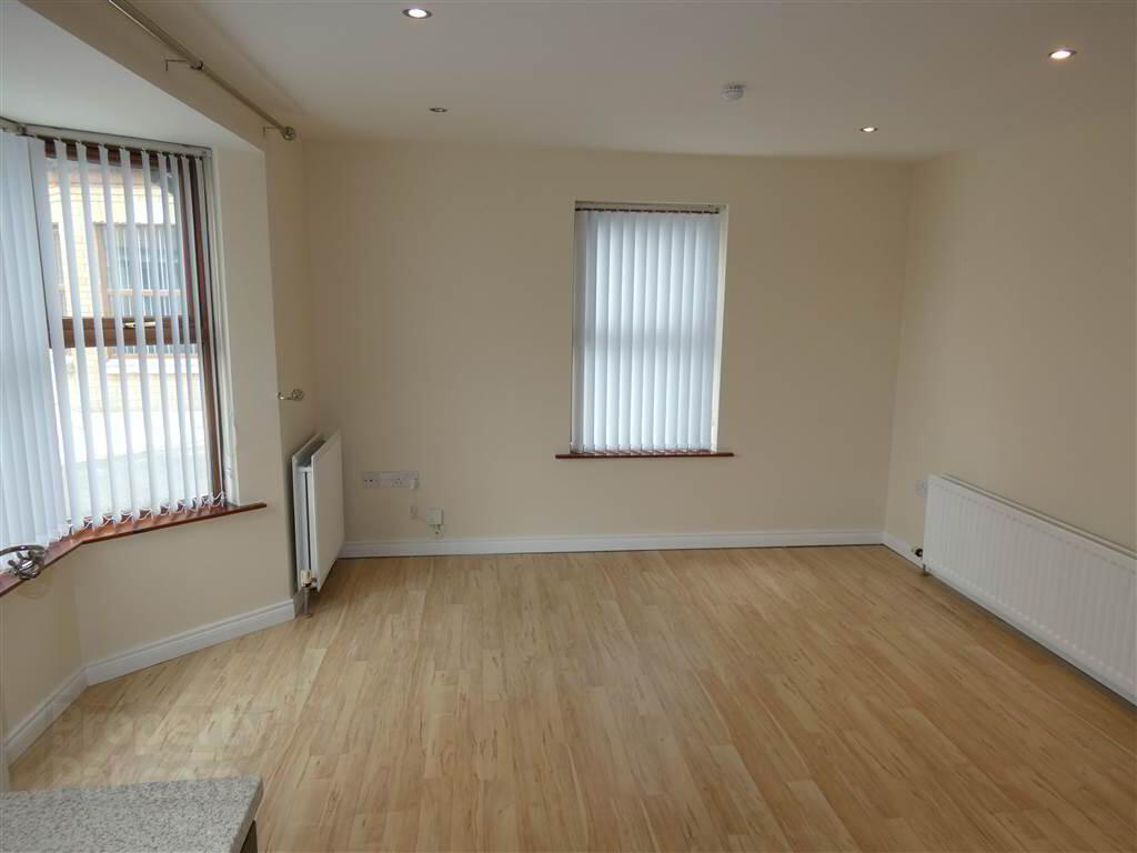 12 Aylesbury Court 3 of 10