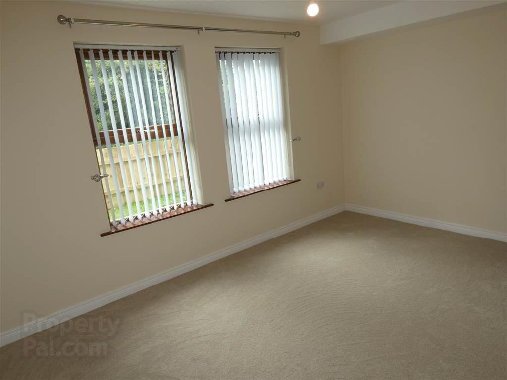 12 Aylesbury Court 6 of 10
