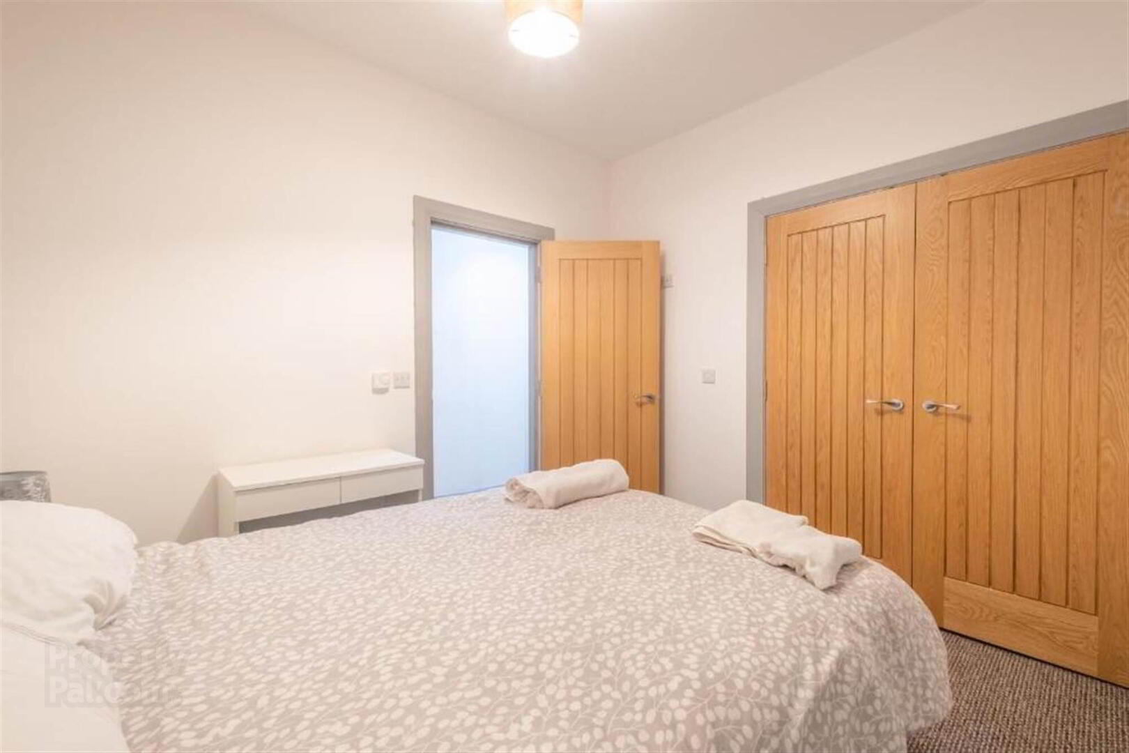 Apt 3, 75 Eglinton Street 5 of 9