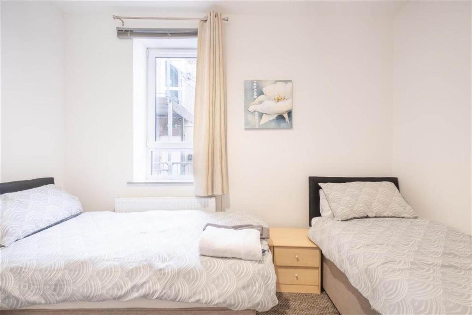 Apt 3, 75 Eglinton Street 6 of 9