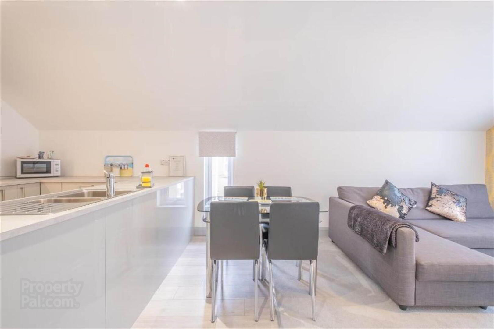 Apt 5, 75 Eglinton Street 4 of 10