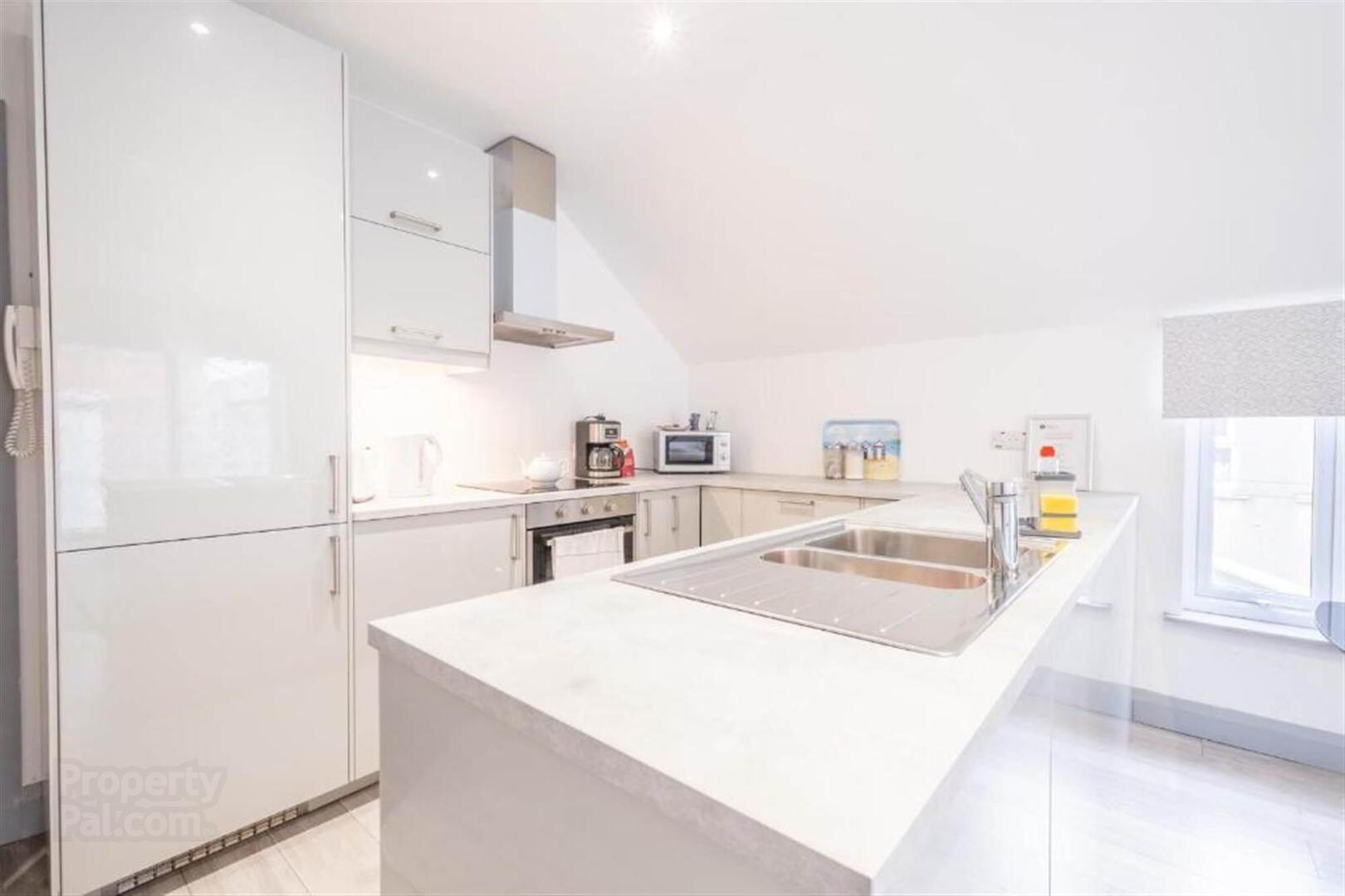 Apt 5, 75 Eglinton Street 3 of 10
