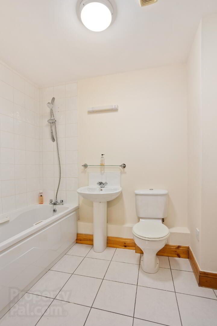 21 Woodbrook Crescent 18 of 26