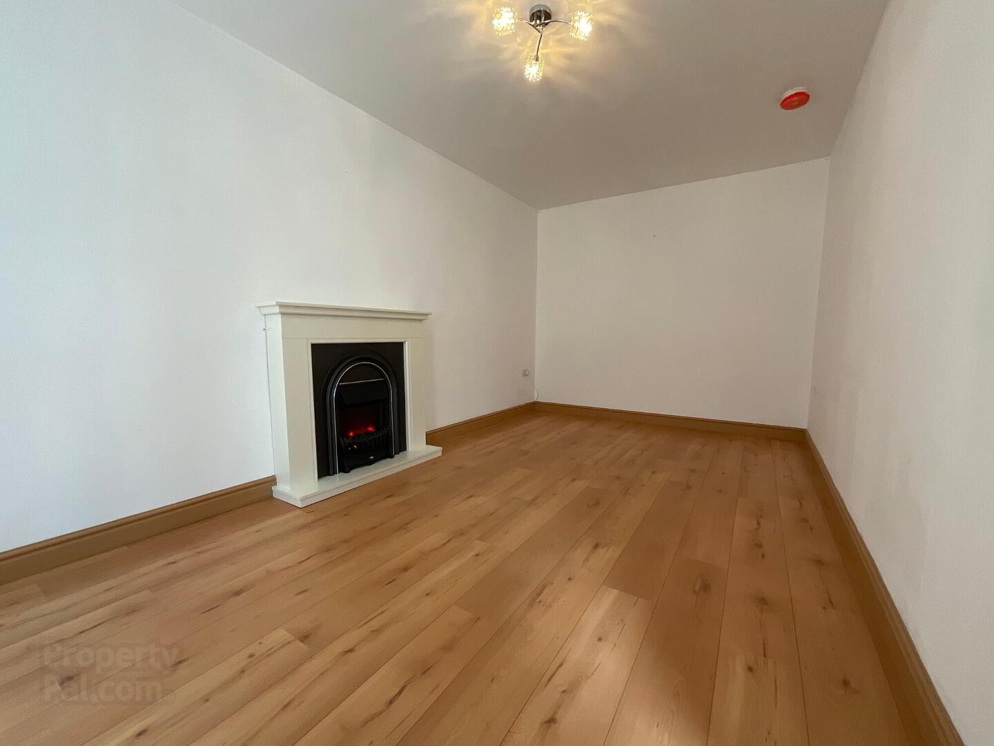40 Ainsworth Avenue 3 of 22