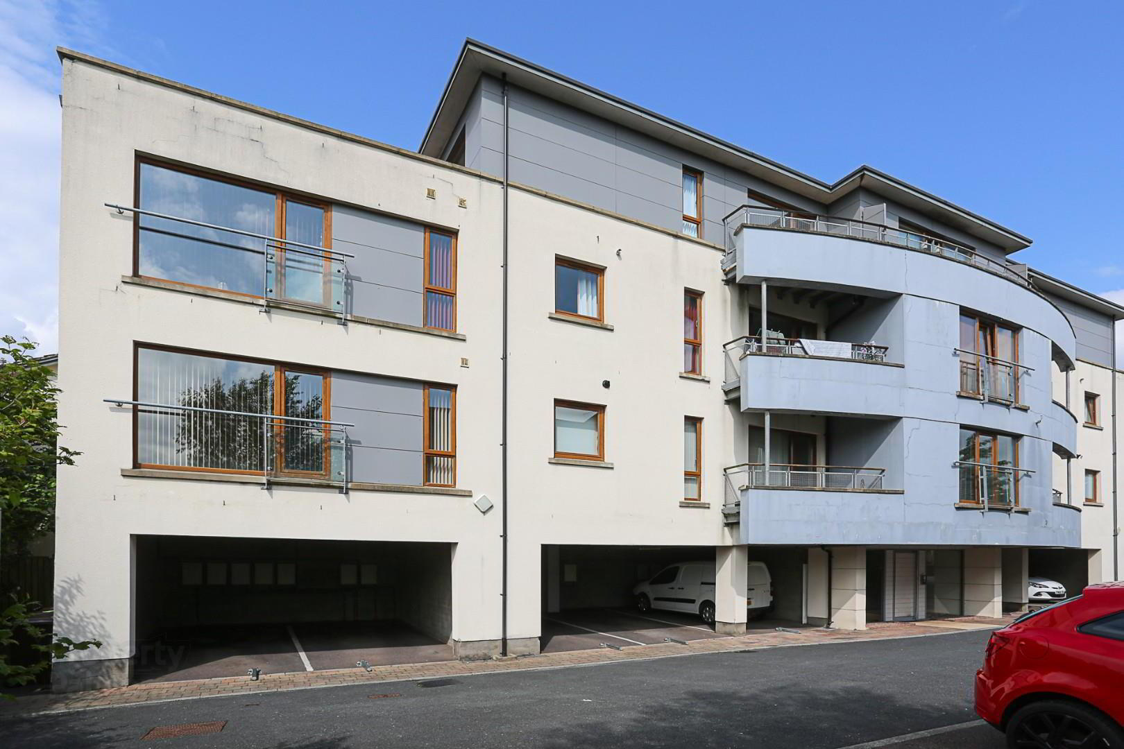 15 Shaftesbury Drive 1 of 12