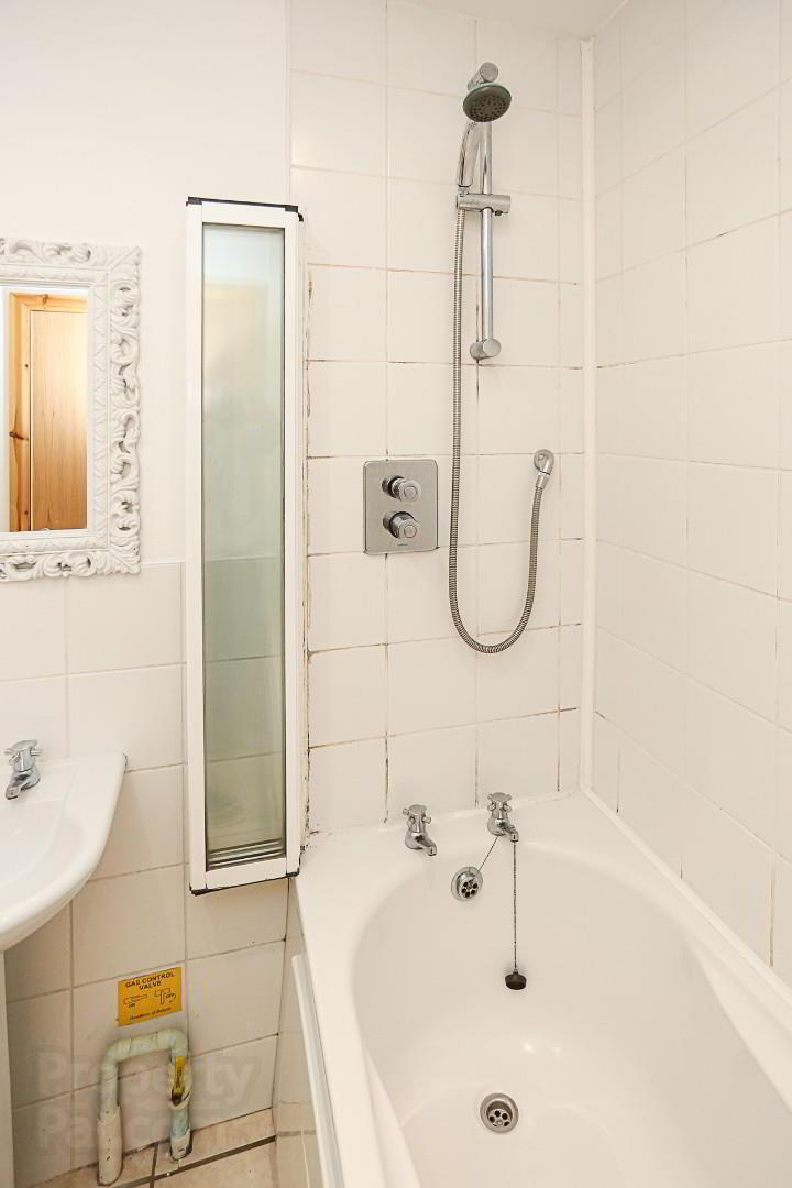 15 Shaftesbury Drive 11 of 12